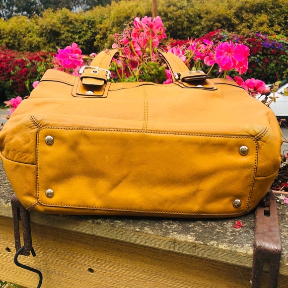 Coach bag Re-Posh. - Picture 4 of 8